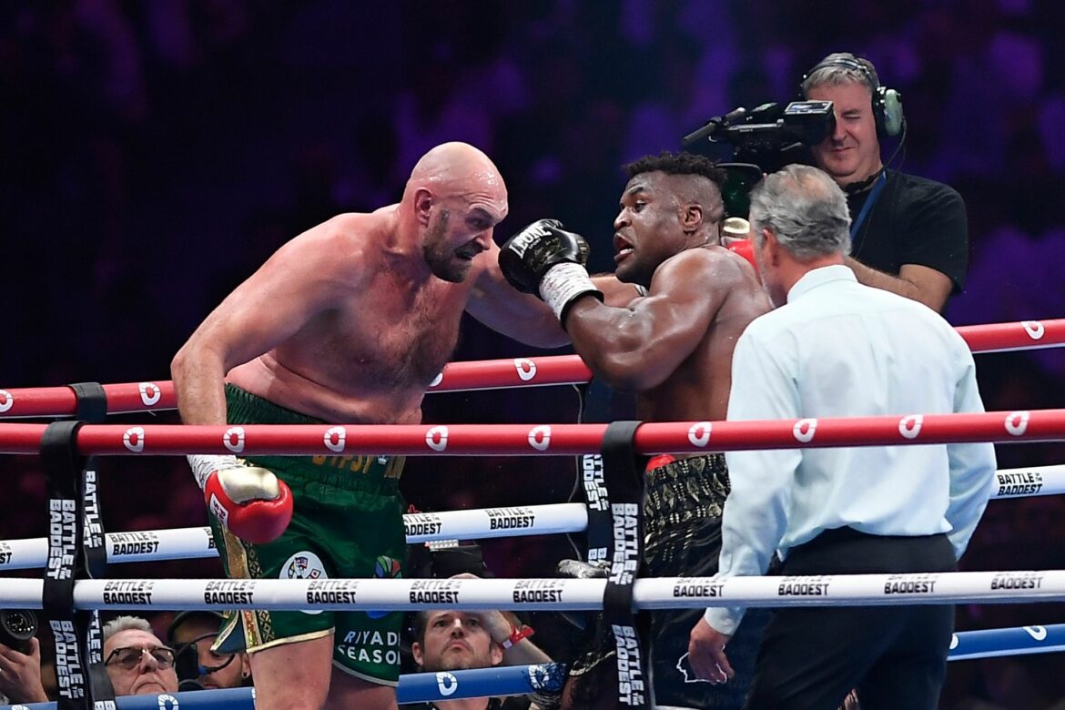 Knapper Sieg im Schaukampf: Fast-Blamage für Champion Fury